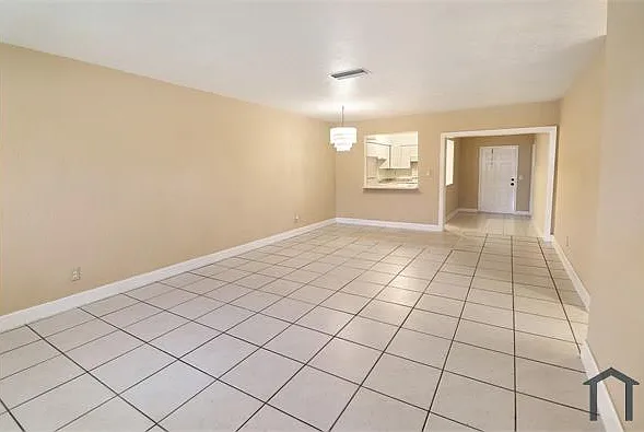 1752 SW 70th Way — Photo 2