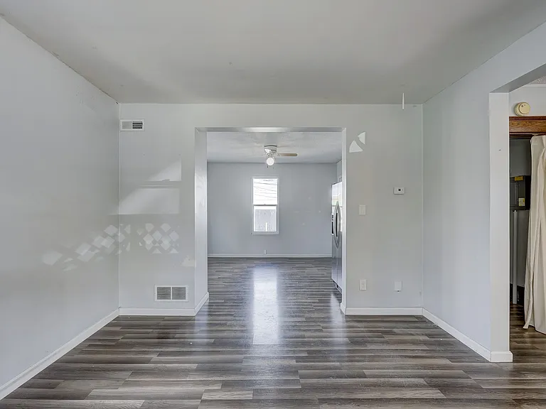 813 S Center St — Photo 3