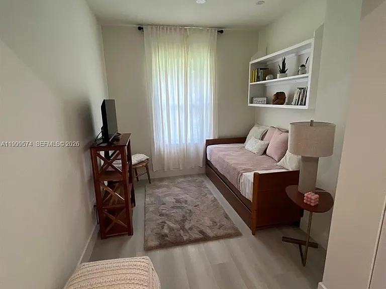 503 Jackson Ave — Photo 32