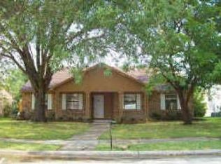 8017 Woodside Rd, Rowlett, TX 75088