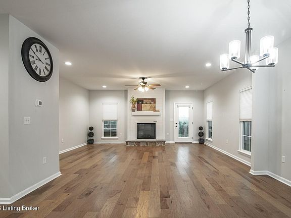 5th image of 1576 Stringer Ln