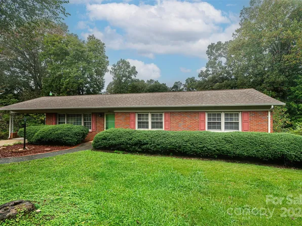 907 Hawthorne Dr NE, Lenoir, NC 28645