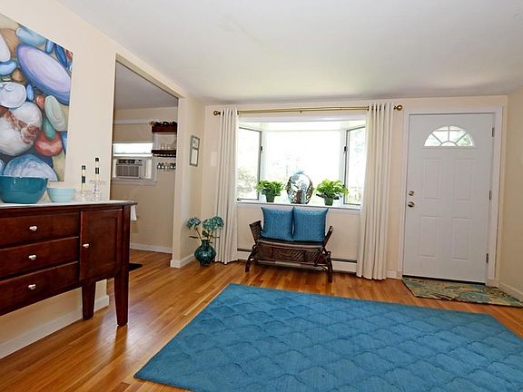 3rd image of 32 Westwood Ter