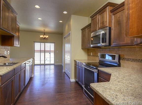 5th image of 4659 Farmingdale Dr
