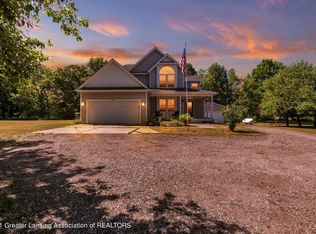 8242 Mockingbird Ln, Eaton Rapids, MI 48827