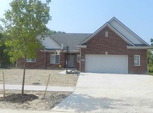 27147 Celtic Dr, Flat Rock, MI 48134