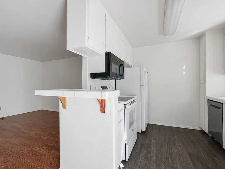 2403 Meade Ave — Photo 17