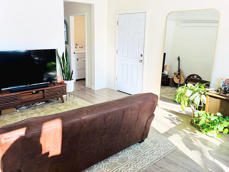 910 I St #C — Photo 3