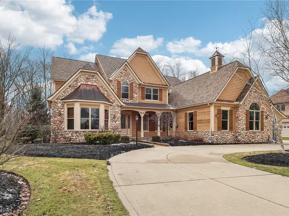 7232 Castle Pine Dr, Solon, OH 44139