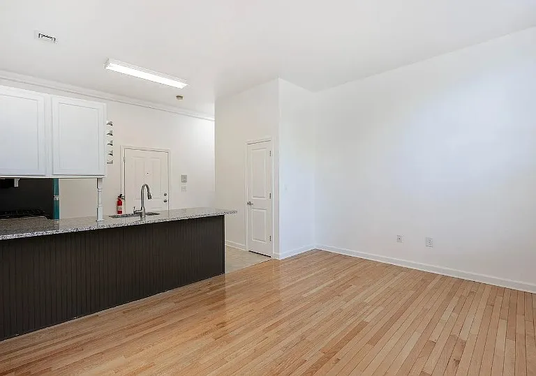 735 Washington St — Photo 8