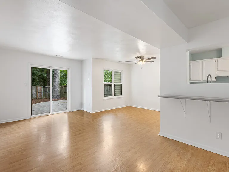 337 Hutton Cir — Photo 15