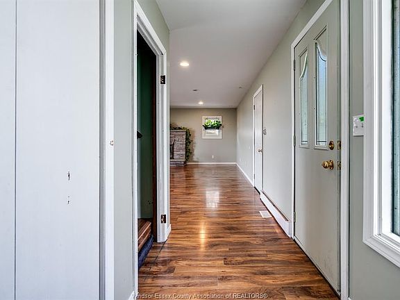 3rd image of 864 Point Pelee Dr