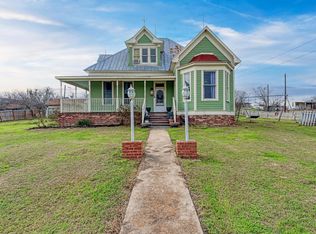 308 N Broad St, Coupland, TX 78615