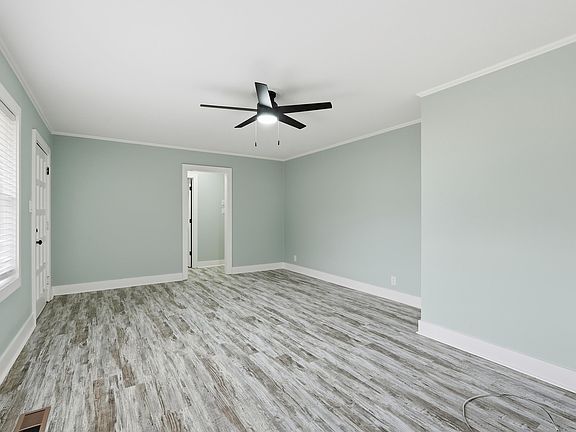 5th image of 4 Deerwood Dr