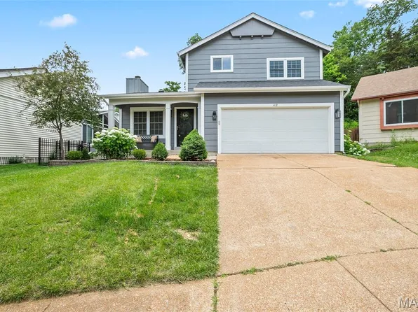 412 Treetop Village Ct, Ballwin, MO 63021