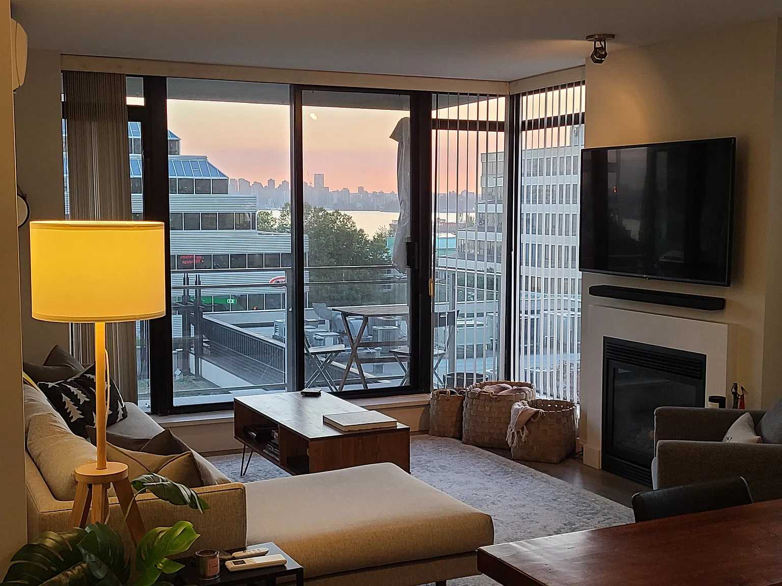 2 bed, 1068 sqft, $3,975 — Photo 2