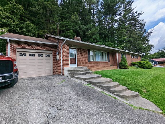 2nd image of 160 Jackson St