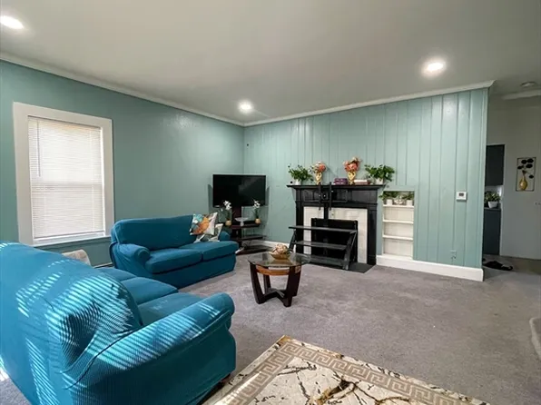 15 8th Ave, Haverhill, MA 01830