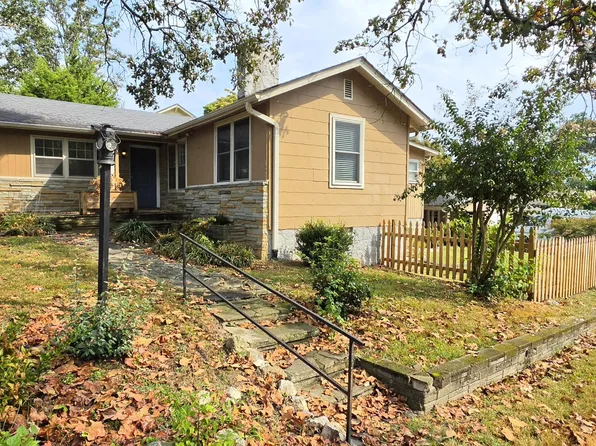 1008 S Crest Rd, Rossville, GA 30741