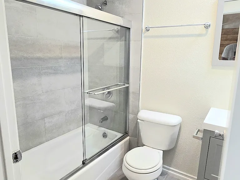 2251 Crenshaw Blvd #6 — Photo 15
