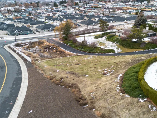 606 N 74th Ave, Yakima, WA 98908