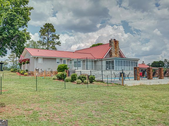 3rd image of 335 Old Farm Rd
