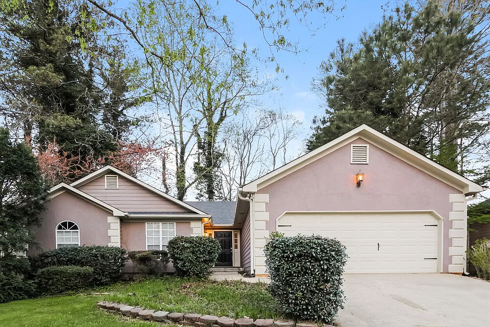 3 bed, 2.0 bath, 1395 sqft, $2,495 — Photo 1