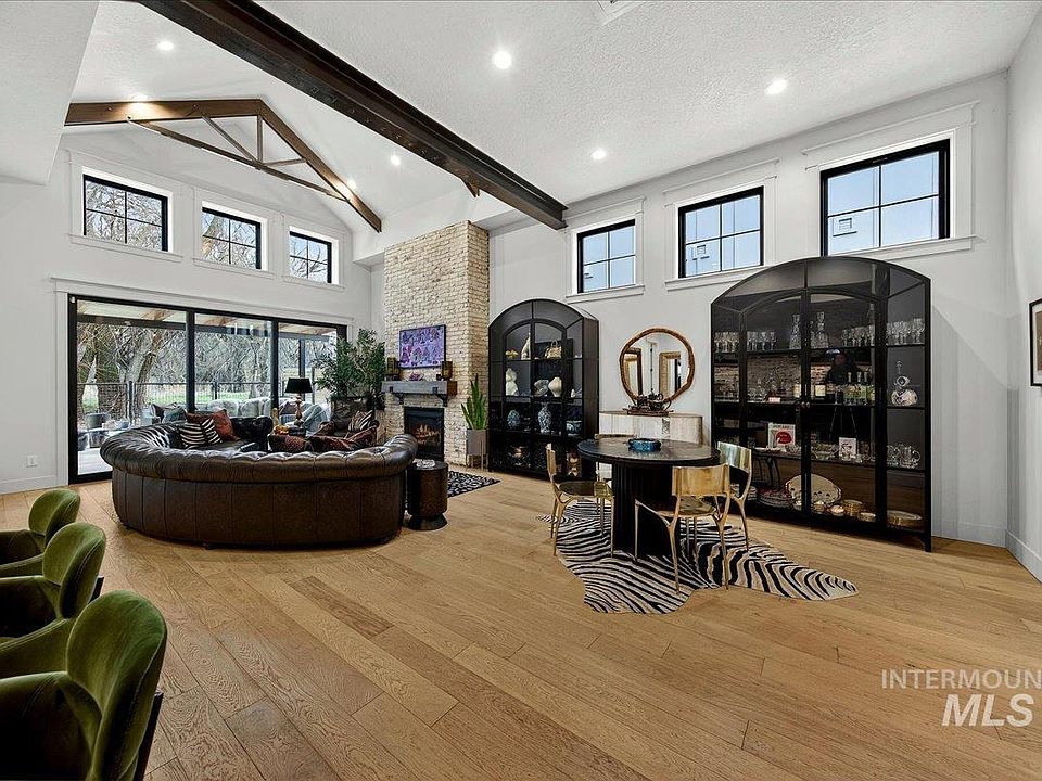 1st image of 152 S Carbon Rivet Ave