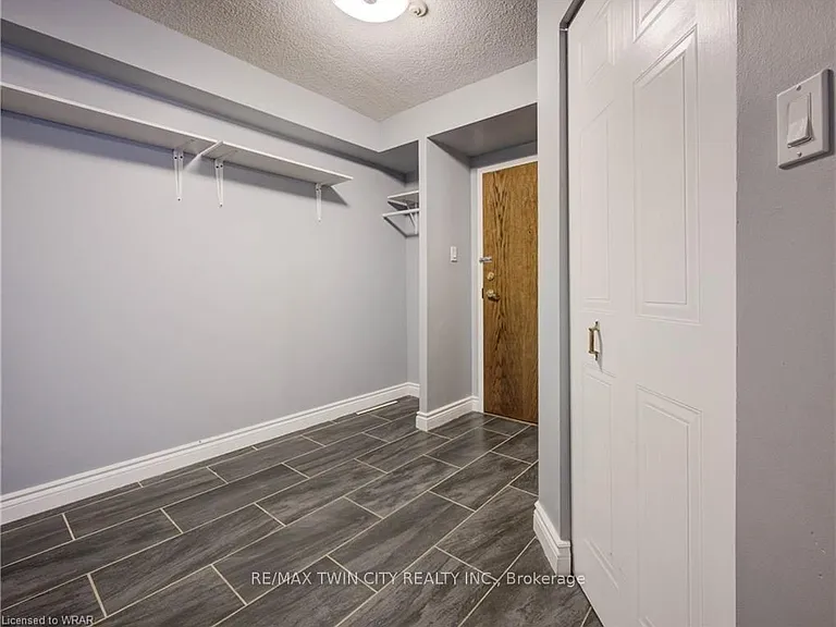 3227 King St E #503 — Photo 9