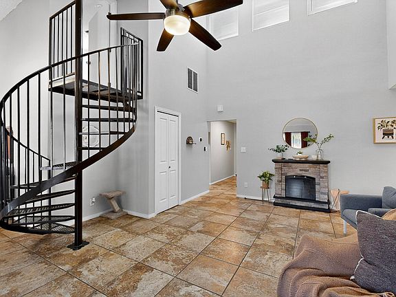 4th image of 2911 Links Ln SE