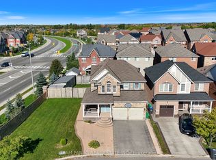 22 Coachlight Cres, Brampton, ON L6P 2Y7