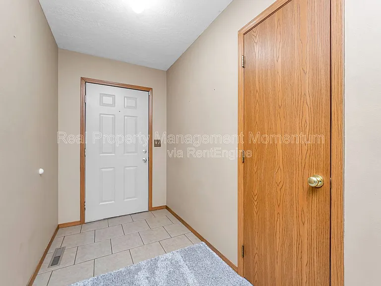 2671 N Cedar Ave — Photo 10
