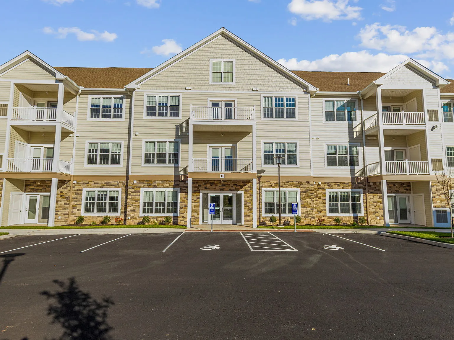 2 bed, 2.0 bath, 1320 sqft, $2,795 — Photo 3