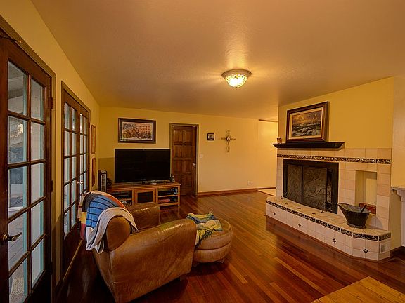 3rd image of 17605 Manzanita Dr