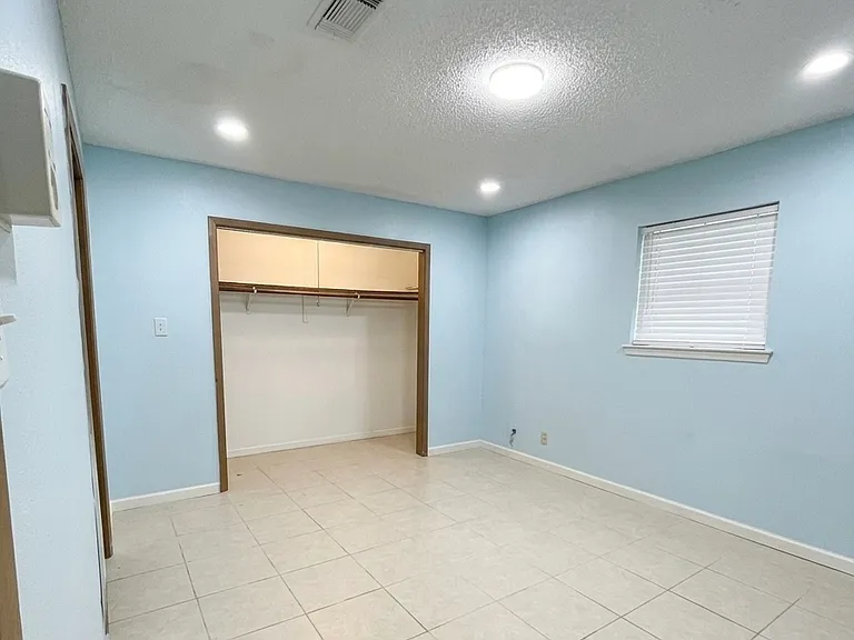 2210 Berry Ave — Photo 8