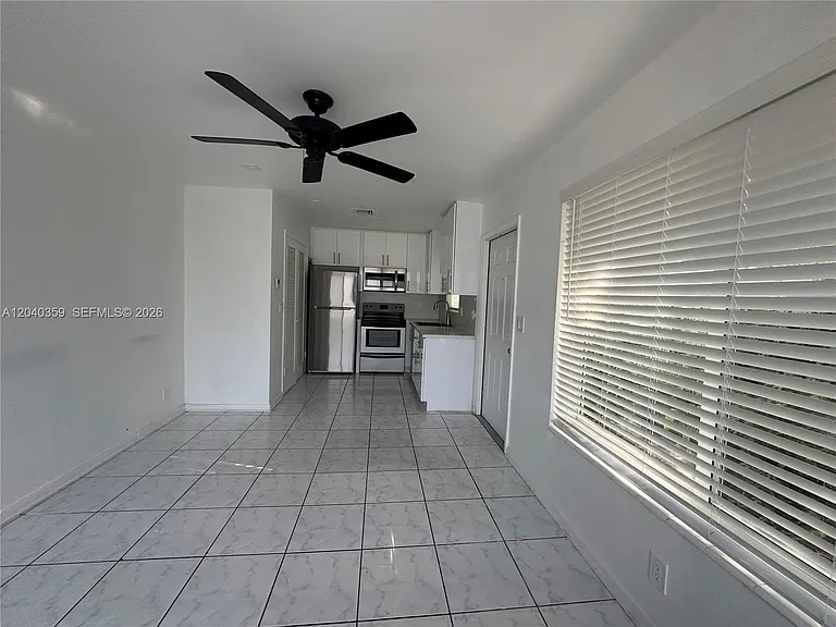 819 NE 8th St #2 — Photo 7