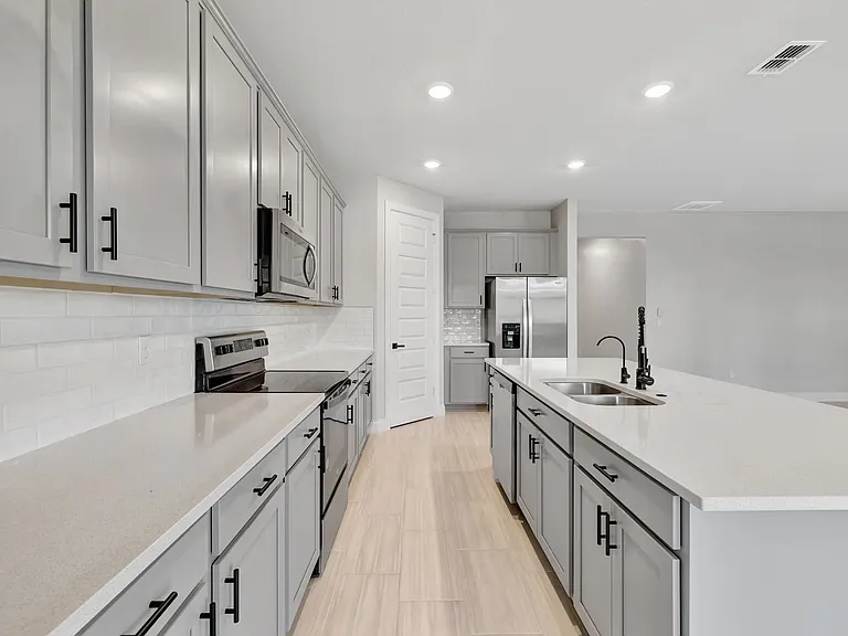 8606 Dahlia Cir — Photo 9
