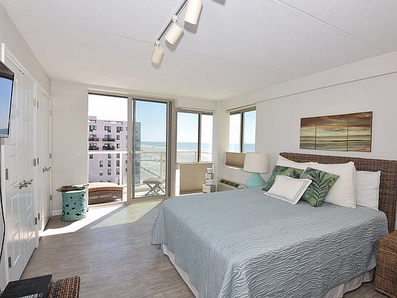 5th image of 170 W Broadway APT 8PHE