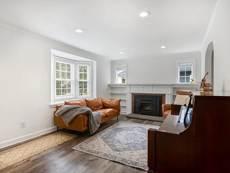 36 Amelia Ave — Photo 5