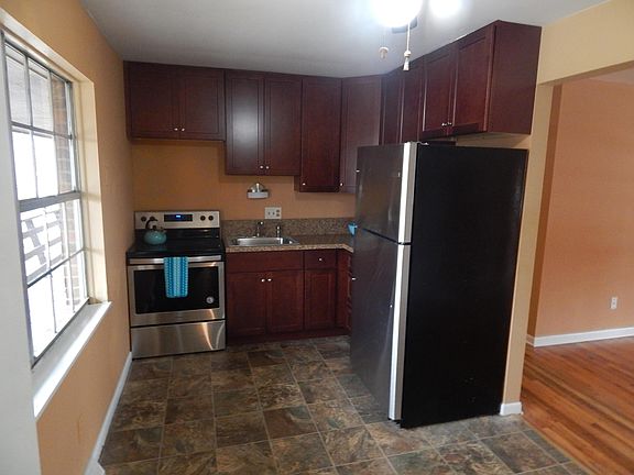 5th image of 110-112 S Riverview St