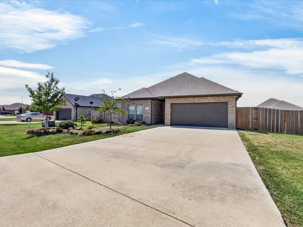 2112 Cole St, Mabank, TX 75147
