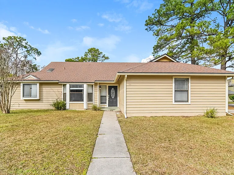 8255 Spencers Trace Dr — Photo 1