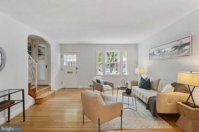 2325 Huidekoper Pl NW — Photo 7