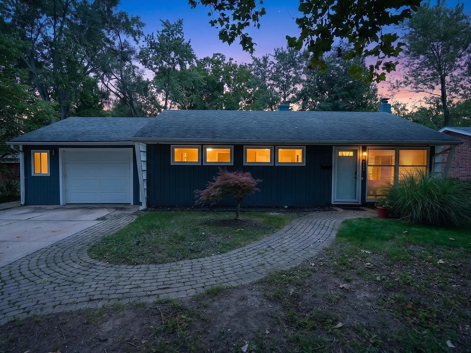 3 bed, 1080 sqft, $3,000 — Photo 2