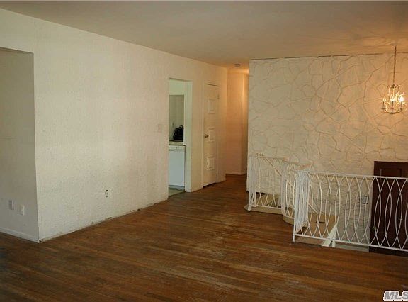 2nd image of 14 Stuyvesant Ln