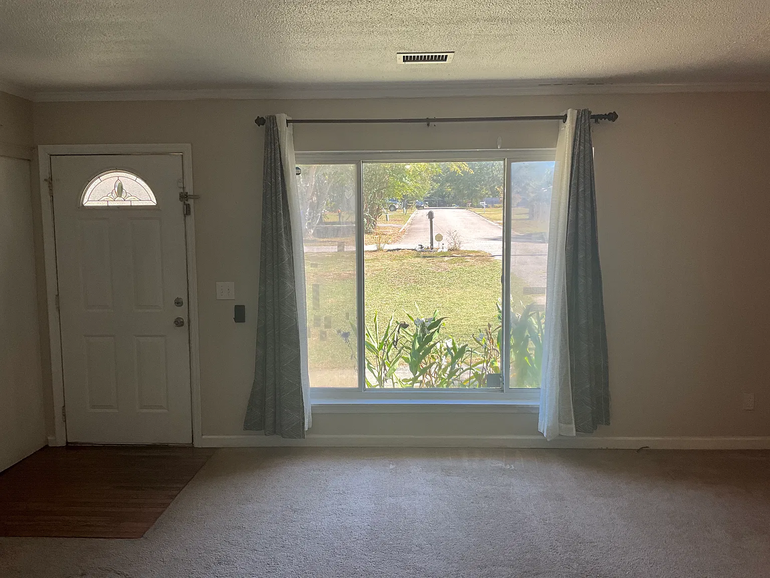 3 bed, 1025 sqft, $1,350 — Photo 4