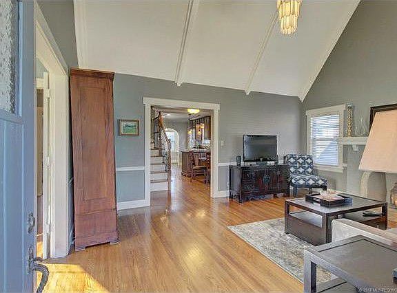 5th image of 1732 S Gary Ave