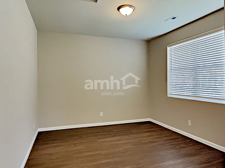 245 Iris Ln — Photo 8