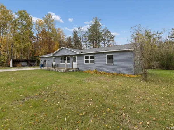 1099 Meadow Rd, Tawas City, MI 48763