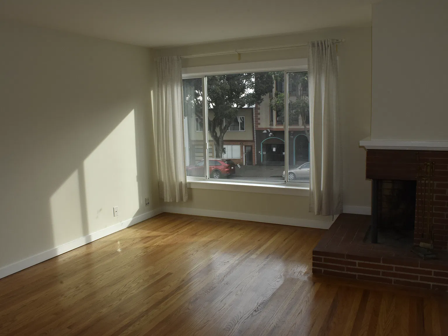 2 bed, 1100 sqft, $4,950 — Photo 2